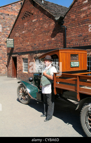 LKW-Fahrer in Tracht Blists Hill viktorianischen Stadt Ironbridge Shropshire England UK Stockfoto