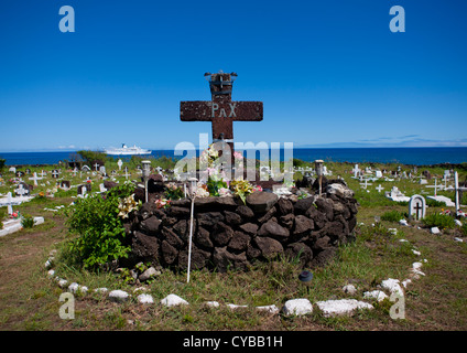 Dekorierte Gräber In Hanga Roa Friedhof, Osterinsel, Chile Stockfoto