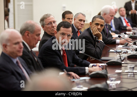 US-Präsident Barack Obama der Senat republikanische Caucus in der Eisenhower Executive Office Building 11. Mai 2011 in Washington, DC trifft. Stockfoto