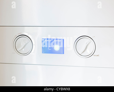 Digitales Display und Bedienfeld auf eine moderne Gas Brennwertkessel, UK Stockfoto