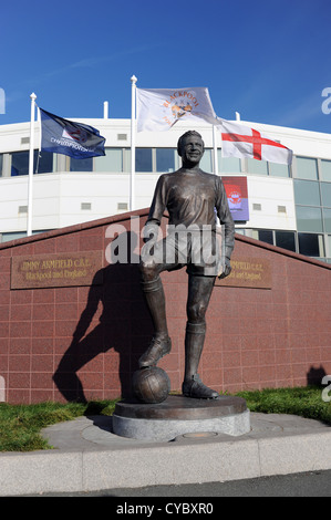 Blackpool Lancashire, Großbritannien - Statue von Jimmy Armfield ehemalige England und Blacpool Stadt FC Spieler Stockfoto