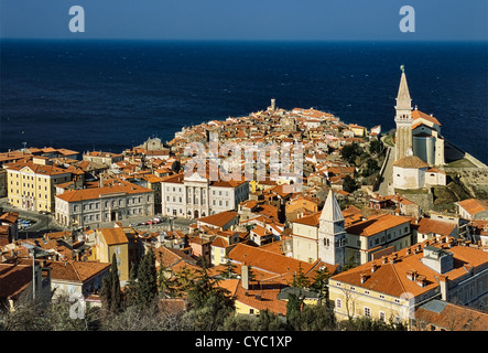 Stadt Piran über Adria, Blick von der Stadtmauer in Piran, Slowenien Stockfoto
