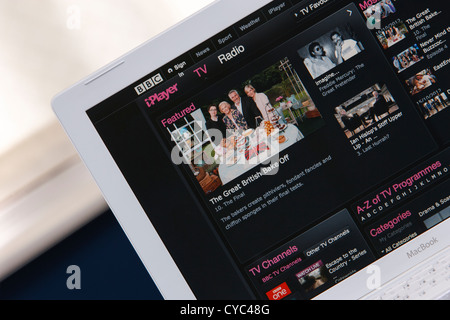 Eine Webseite von der BBC I Player-Website wird fotografiert auf einem Laptop-Computer-Bildschirm angezeigt wird. Stockfoto