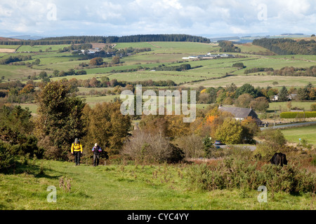Wanderer auf dem Shropshire Weg Weg auf dem Lande im Moor Besucherzentrum, Shropshire UK Stockfoto