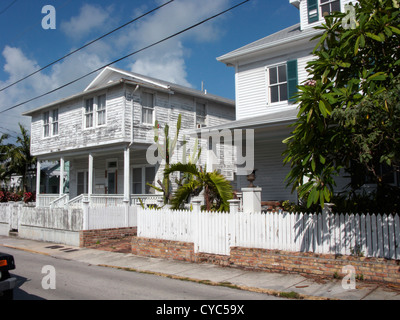 traditionelle Holzhäuser mit weißen Lattenzäune in der alten Stadt von Key West Florida usa Stockfoto