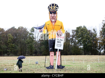 EDENBRIDGE BONFIRE GESELLSCHAFTEN BILDNIS DER AMERIKANISCHE RADRENNFAHRER LANCE ARMSTRONG 2012. FOTO JAMIE MANN Stockfoto