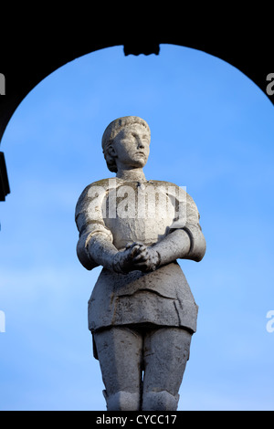 Statue von Jeanne d ' Arc an Le Denkmal Commémoratif de Jeanne D'arc (1892), Bonsecours Haute-Normandie, Frankreich Stockfoto