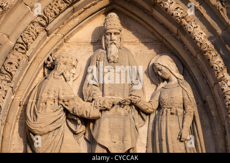 Reliefskulptur bei La Basilique Notre-Dame-de-Bonsecours (rekonstruierte 19), Haute-Normandie, Frankreich Stockfoto