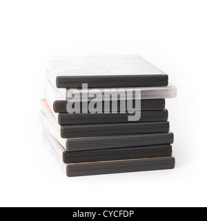 Stapel von Film-dvds in Fällen auf weißem Hintergrund Stockfoto