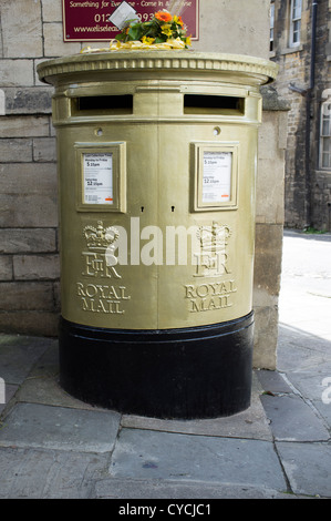 Gold lackiert Olympische Briefkasten am Bradford on Avon Stockfoto