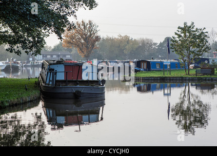 Pyrford Marina in der Nähe von Pyrford Schloss am Fluss Wey Stockfoto