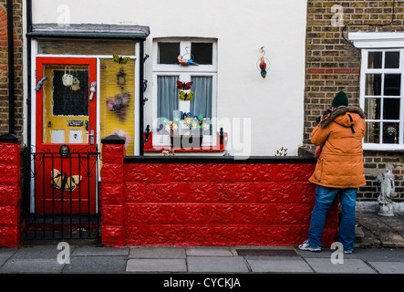 Fotograf, ein Bild von einem skurrilen Garten in Twickenham, England Stockfoto