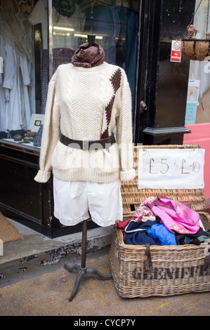 Vintage-Kleidung Shop in Brixton Market Stockfoto