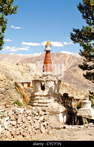 Ein Stupa im Hemis Kloster in Indien. Stockfoto
