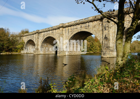 Die Lune Aquädukt und Lancaster Kanal überqueren den Fluss Lune in Lancaster UK Stockfoto