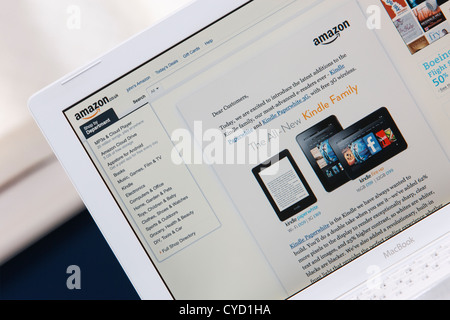 Eine Web-Seite des Online-Händlers Amazon wird fotografiert auf einem Laptop-Computer-Bildschirm angezeigt wird. Stockfoto