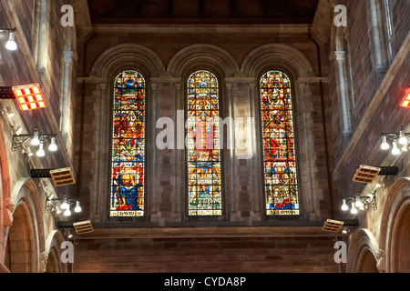 Westende Kirchenschiff Windows Buntglas-Fenster St Annes Cathedral Belfast Nordirland Vereinigtes Königreich Stockfoto