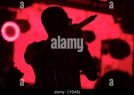 Tinchy Stryder auf der Bühne einen Homecoming-Gig in London bei Under The Bridge, Ort Stamford Bridge, Fulham, UK. 1. November 2012. Stockfoto