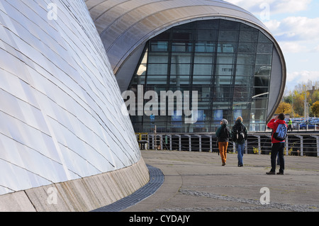 Besucher an der Science Center und IMAX Theater in Glasgow Stockfoto