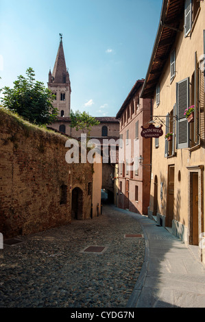 Europa Italien Piemont Provinz von Cuneo Saluzzo-Ansicht mit der Kirche von S. Giovanni Stockfoto