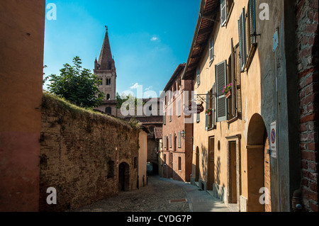 Europa Italien Piemont Provinz von Cuneo Saluzzo-Ansicht mit der Kirche von S. Giovanni Stockfoto