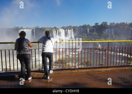 Zu zweit am Iguaçu Nationalpark Iguaçu, Parana, Brasilien Stockfoto