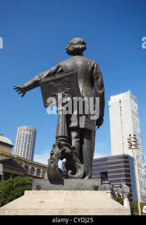 Statue außerhalb Teatro Municipal, Praca Floriano, Centro, Rio De Janeiro, Brasilien Stockfoto