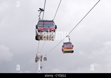 Emirates Air Line Seilbahn verbindet Royal Docks und Halbinsel Greenwich, London, UK Stockfoto
