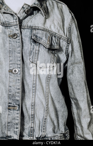 eine alte Jeansjacke Stockfoto