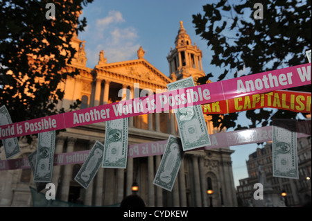 "Kapitalismus bedeutet Krieg, Anti-Globalisation,Occupy.War,'Another Welt ist möglich" Stockfoto