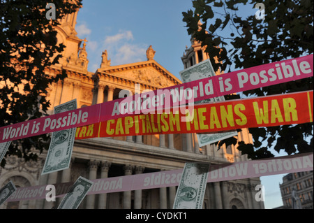 "Kapitalismus bedeutet Krieg, Anti-Globalisation,Occupy.War,'Another Welt ist möglich" Stockfoto