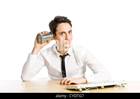 konzeptionelle Foto des Mannes mit Zinn Telefon anhängig ist Stockfoto