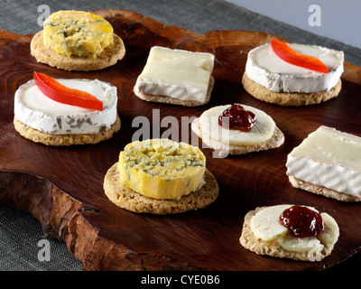 Brie Ziegen Käse vom Brett Stockfoto