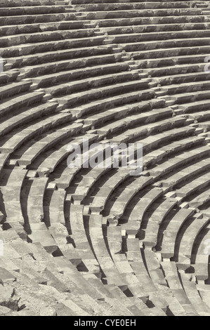 Das antike römische Amphitheater befindet sich in der türkischen Stadt Side. Stockfoto