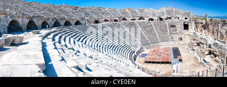 Das antike römische Amphitheater befindet sich in der türkischen Stadt Side. Stockfoto