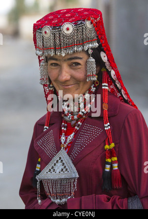 Tajikistan Frau mit Schmuck, Xinjiang Uyghur autonome Region, China Stockfoto