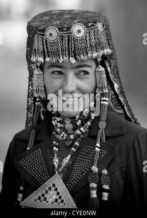 Tajikistan Frau mit Schmuck, Xinjiang Uyghur autonome Region, China Stockfoto