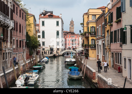 Kanal-Seite-Szene in Venedig Stockfoto