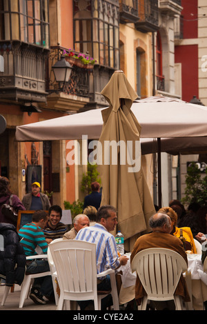 Spanien, Region Asturien, Provinz Asturien, Oviedo, Cafés Stockfoto