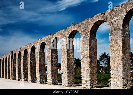 Obidos, Portugal: Antike römische Aquädukt in einem schönen Tag Stockfoto