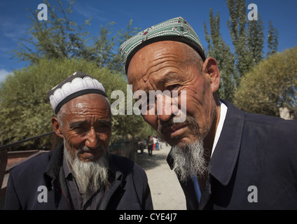 Uyghur Greise In Serik Buya Markt, Yarkand, Xinjiang Uyghur autonome Region, China Stockfoto