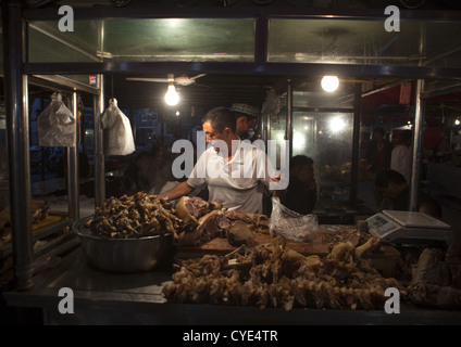 Imbissbuden In Night Market, Kashgar, Xinjiang Uyghur autonome Region, China Stockfoto