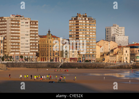 Asturias Region, Provinz Asturien, Gijon, Spanien, Playa de San Lorenzo, Beach-soccer Stockfoto