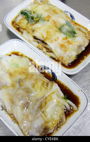 Gedämpfte Reisrolle mit verschiedenen Zutaten Stockfoto