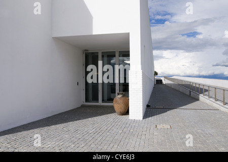 Adega Bürgermeister Weingut, von Siza Vieira entworfen. Alentejo, südlich von Portugal. Stockfoto