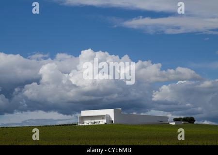 Adega Bürgermeister Weingut, von Siza Vieira entworfen. Alentejo, südlich von Portugal. Stockfoto