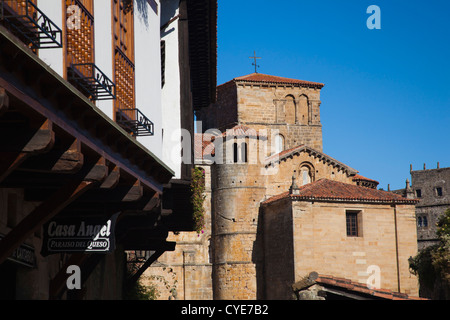 Santillana del Mar, Iglesia de Colegiata Kirche, 12. Jahrhundert, Cantabria Provinz, Region Kantabrien, Spanien Stockfoto