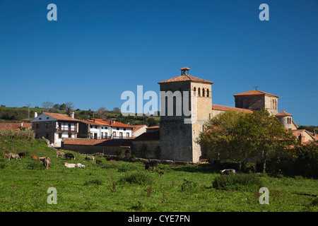 Santillana del Mar, Iglesia de Colegiata Kirche, 12. Jahrhundert, Cantabria Provinz, Region Kantabrien, Spanien Stockfoto