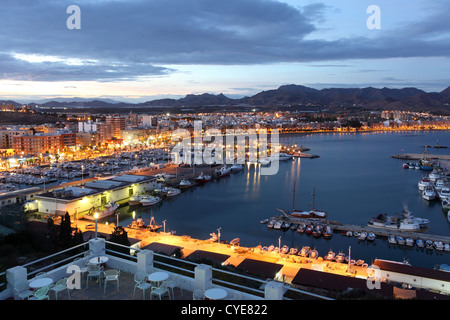 Puerto de Mazarron in der Abenddämmerung. Region Murcia, Spanien Stockfoto