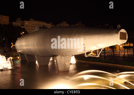 Historische u-Boot in die Stadt Cartagena, nachts beleuchtet. Murcia, Spanien Stockfoto